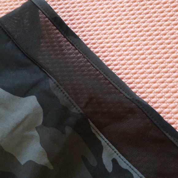 Athleta Printed Mesh Racer Run Short - Picture 4 of 10